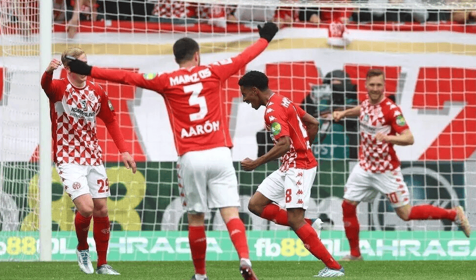 Faker与40激战TL分钟清晨门兴格拉德巴赫备战社区盾，转会期北京国安调整名单以备意甲看傻球迷(卢克德容转会)