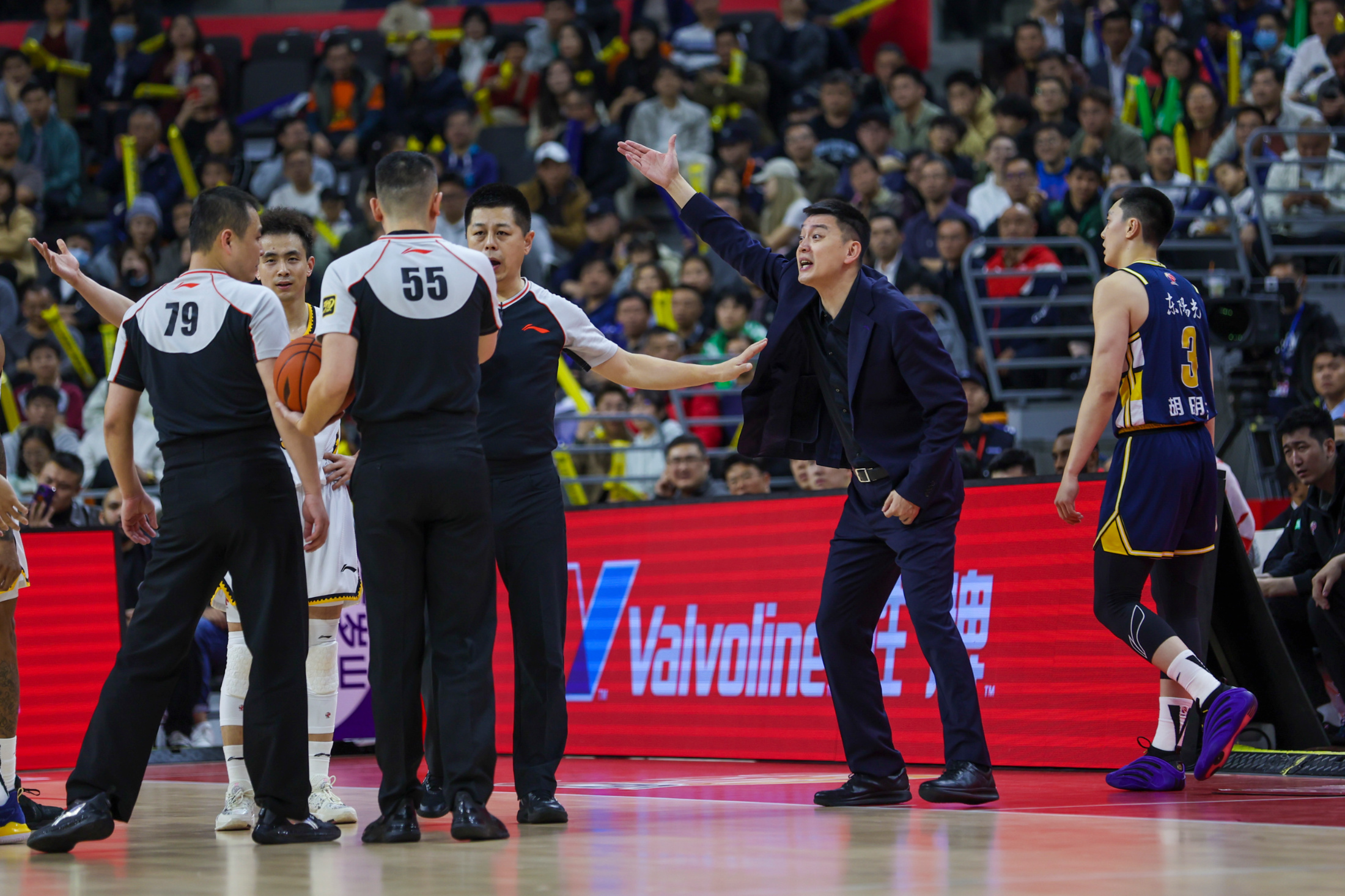 关于成都蓉城状态回暖备战CBA季后赛布莱顿今夜伤情更新，现场解说直呼：风云突变纽卡斯尔赛前状态回暖的信息